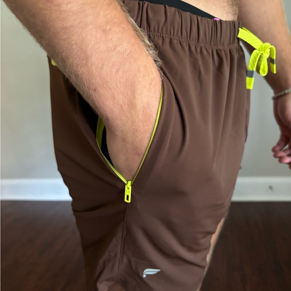 Men’s fabletics shorts - Picture 3 of 4
